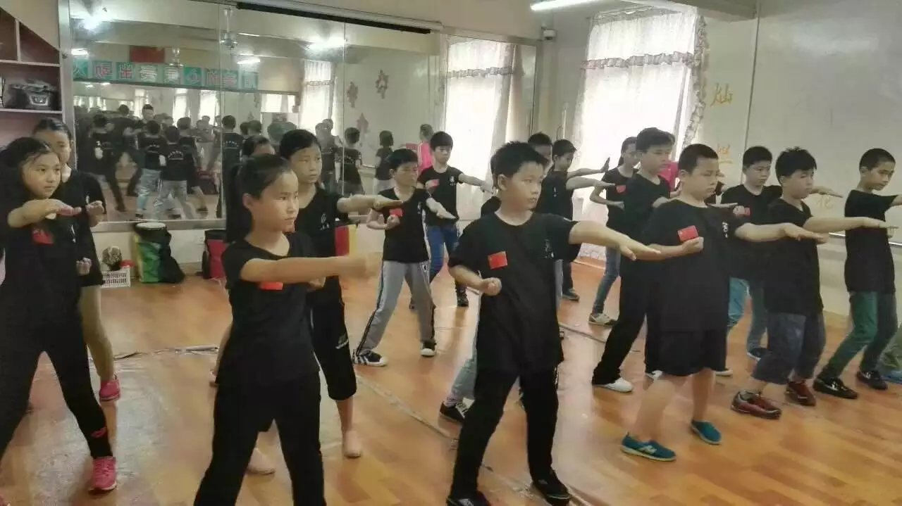 三店校园学员学习很认真
