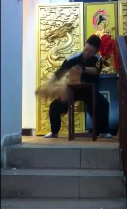 铁砂掌表演