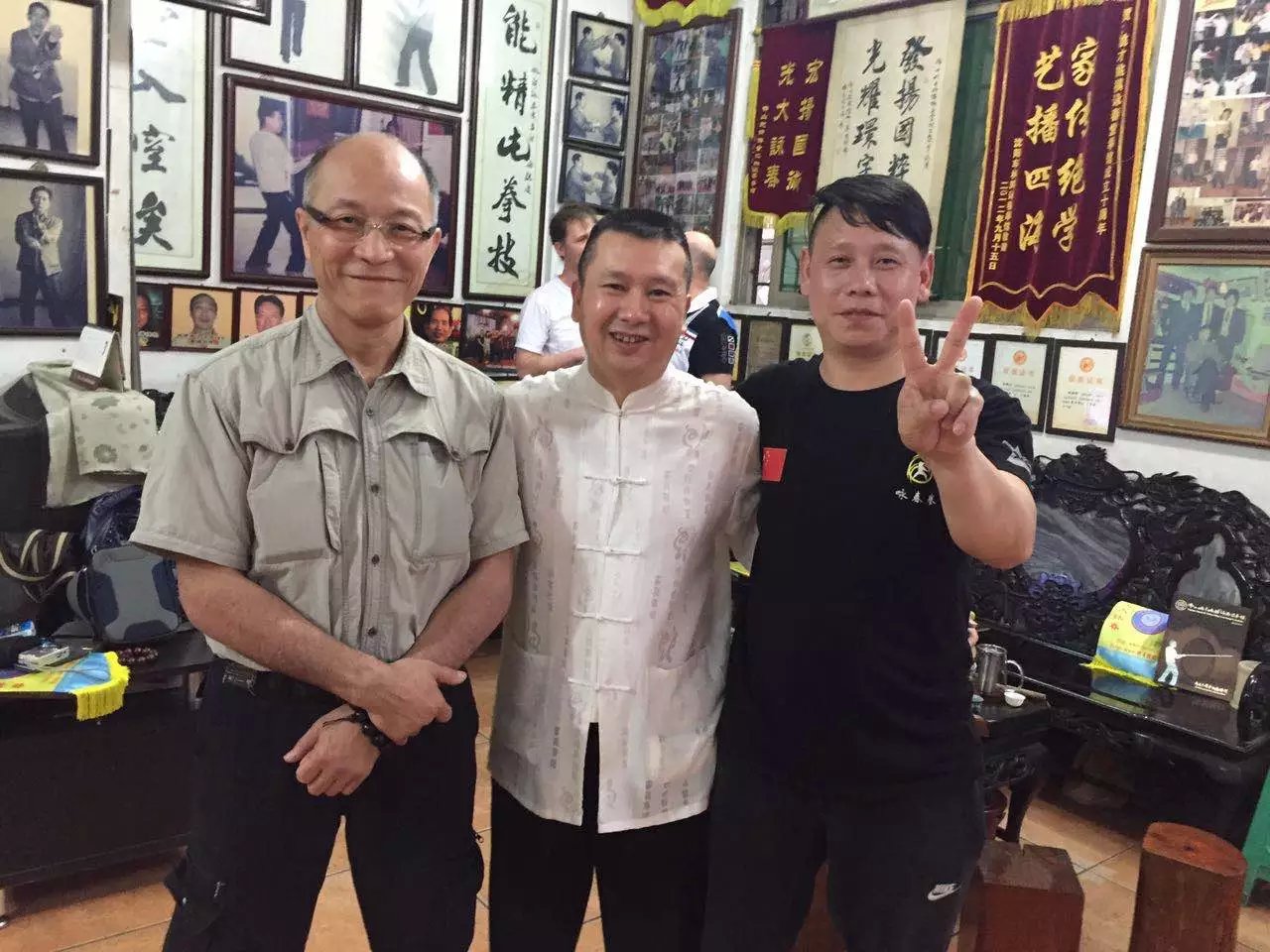 陈馆长与雷师伯和姚师傅合影