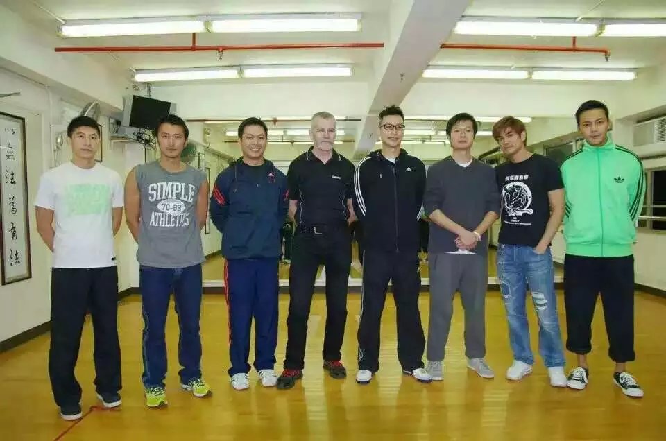 师父和香港师兄弟一众