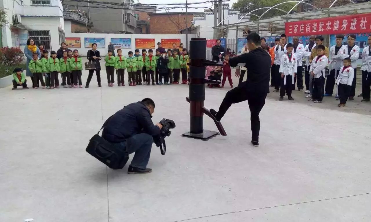 新闻电视媒体采访